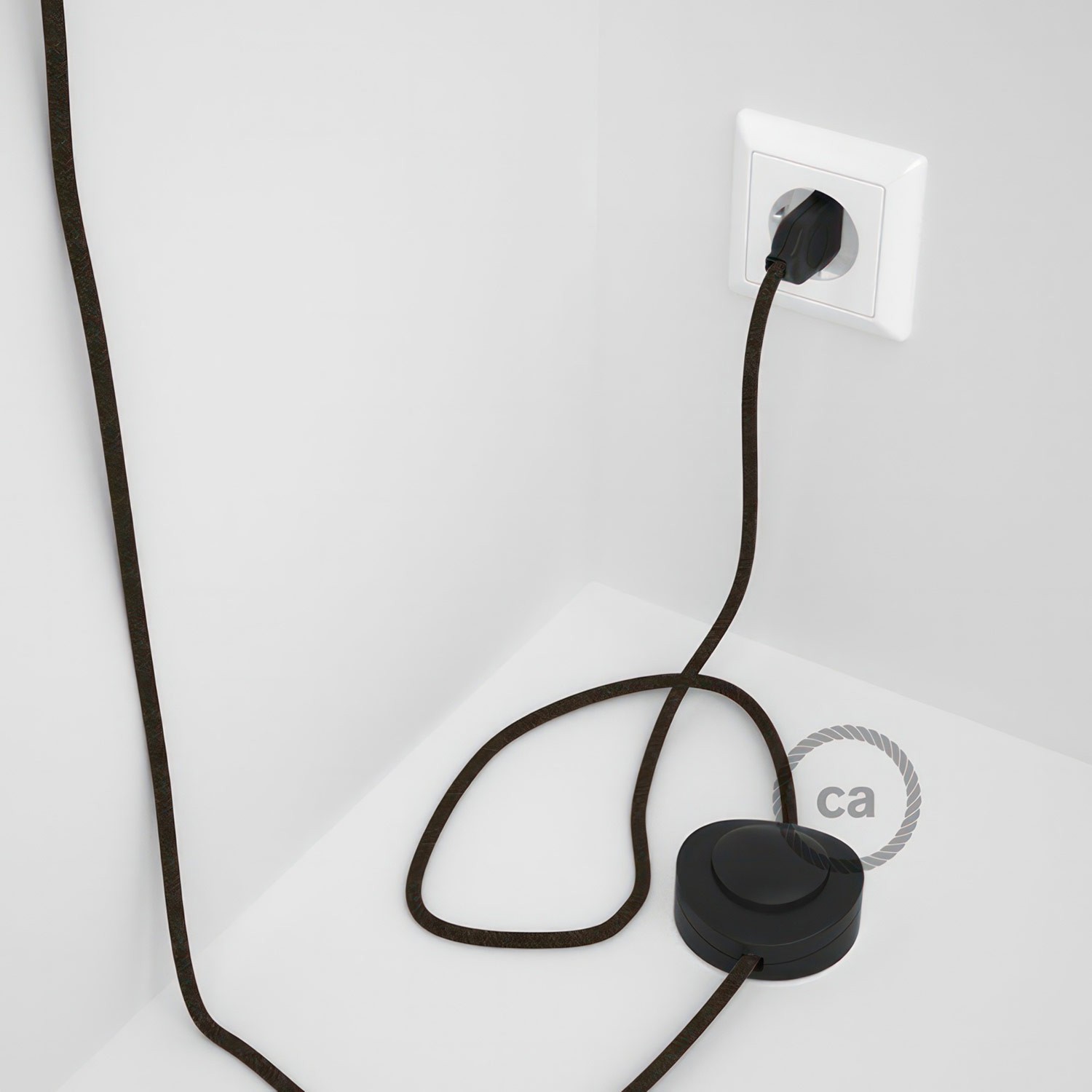 Wiring Pedestal, RN04 Brown Natural Linen 3 m. Choose the colour of the switch and plug.