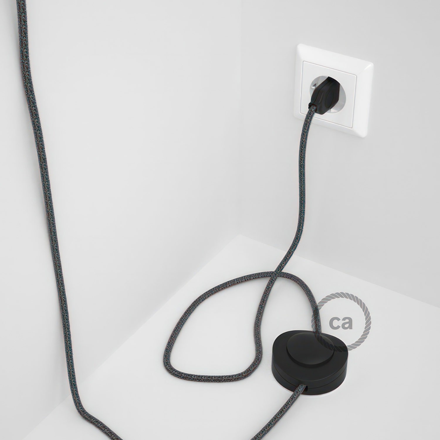 Wiring Pedestal, RS81 Black Cotton and Natural Linen 3 m. Choose the colour of the switch and plug.