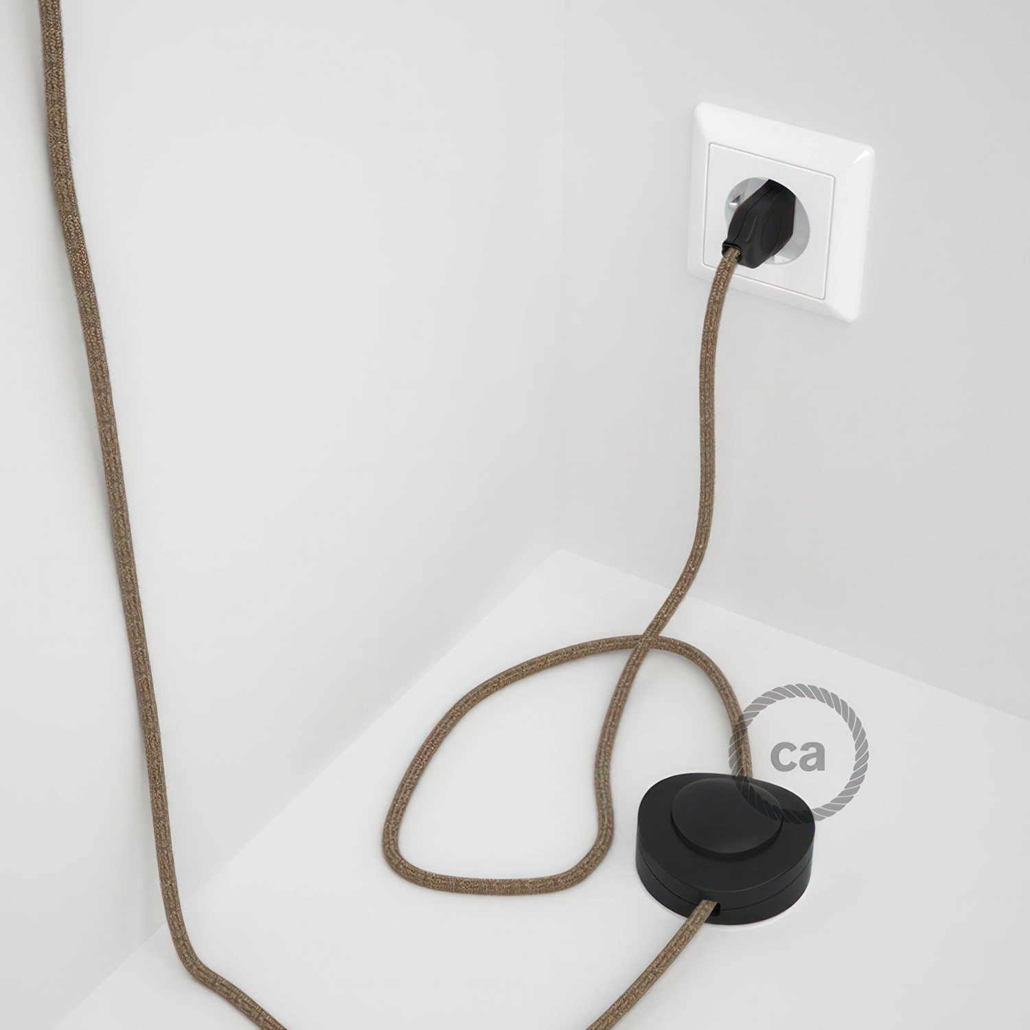 Wiring Pedestal, RS82 Brown Cotton and Natural Linen 3 m. Choose the colour of the switch and plug.