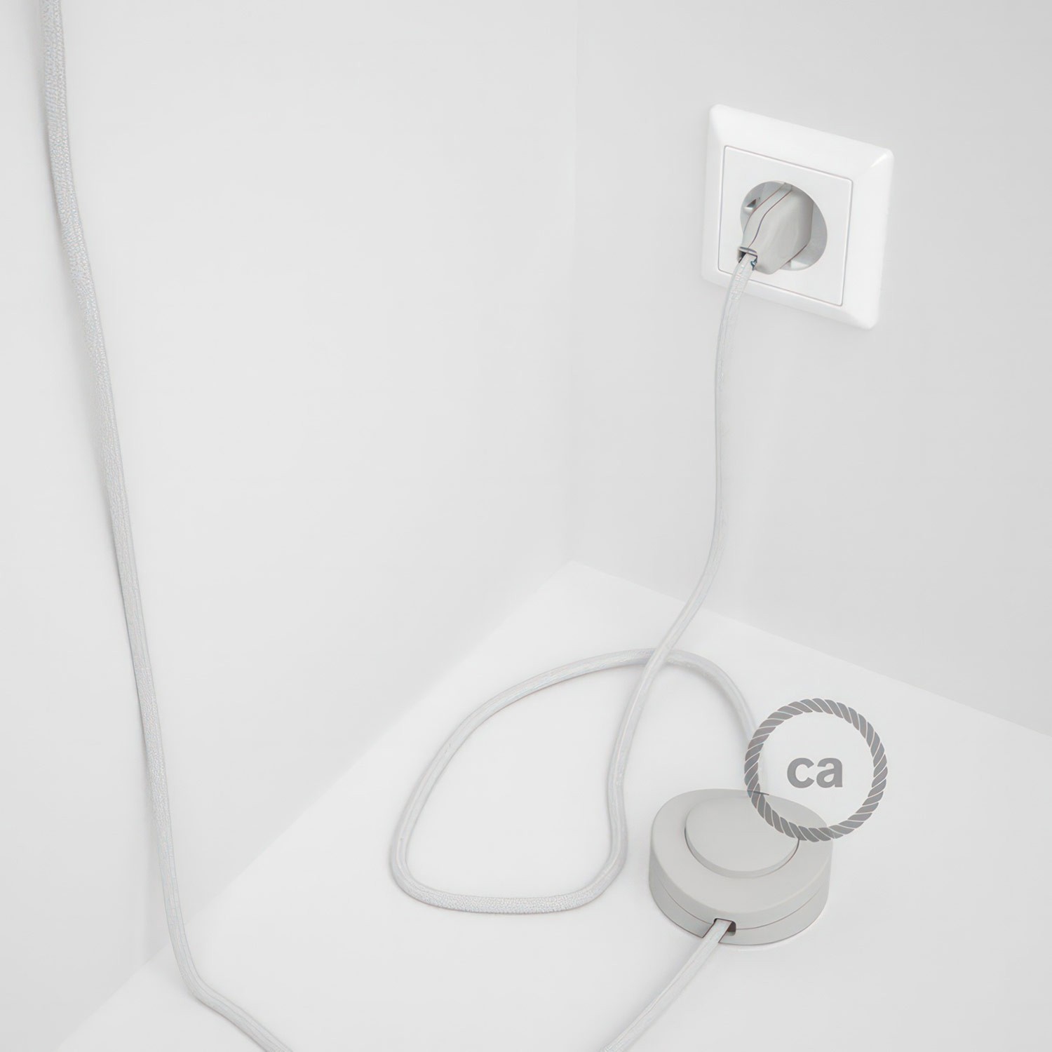 Wiring Pedestal, RC01 White Cotton 3 m. Choose the colour of the switch and plug.