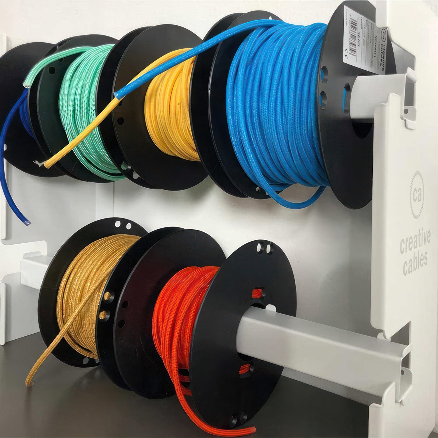 Display kit with logo for 8 reels of cable