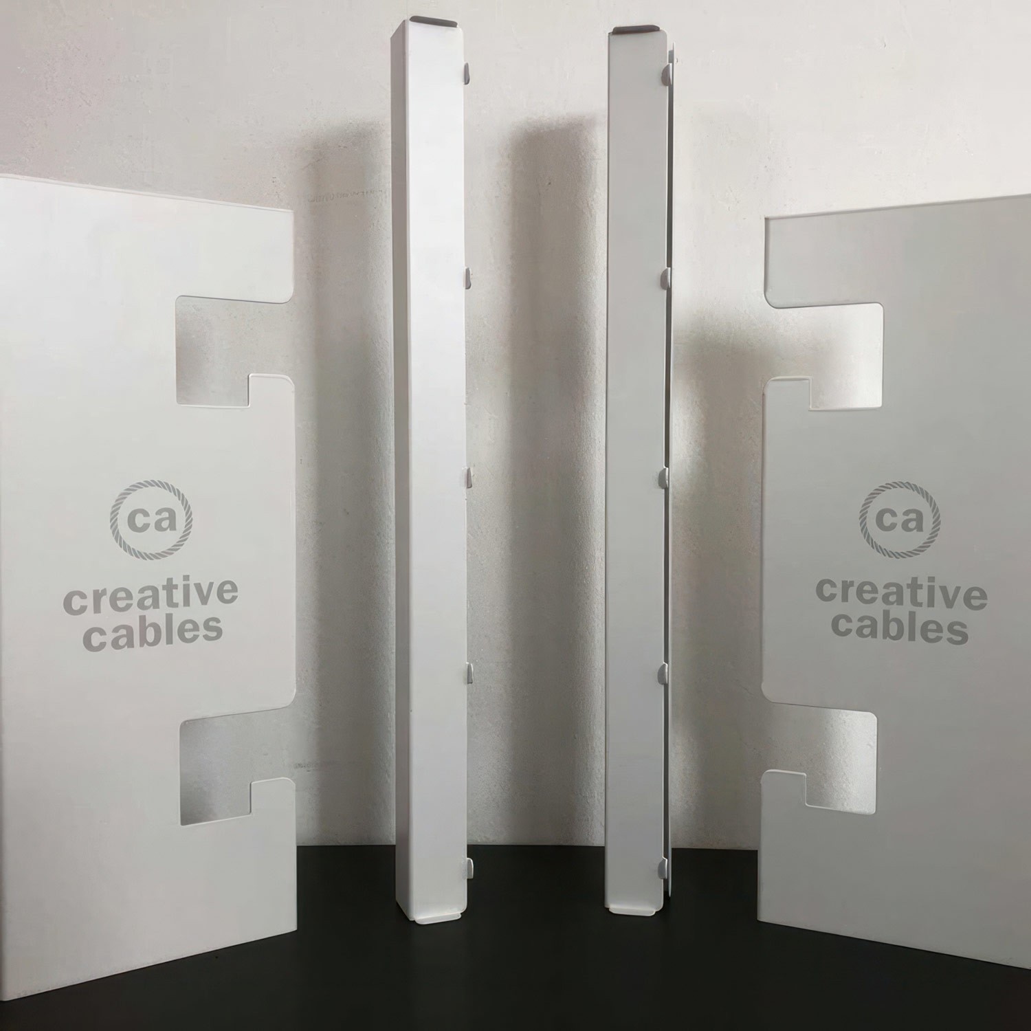 Display kit with logo for 8 reels of cable