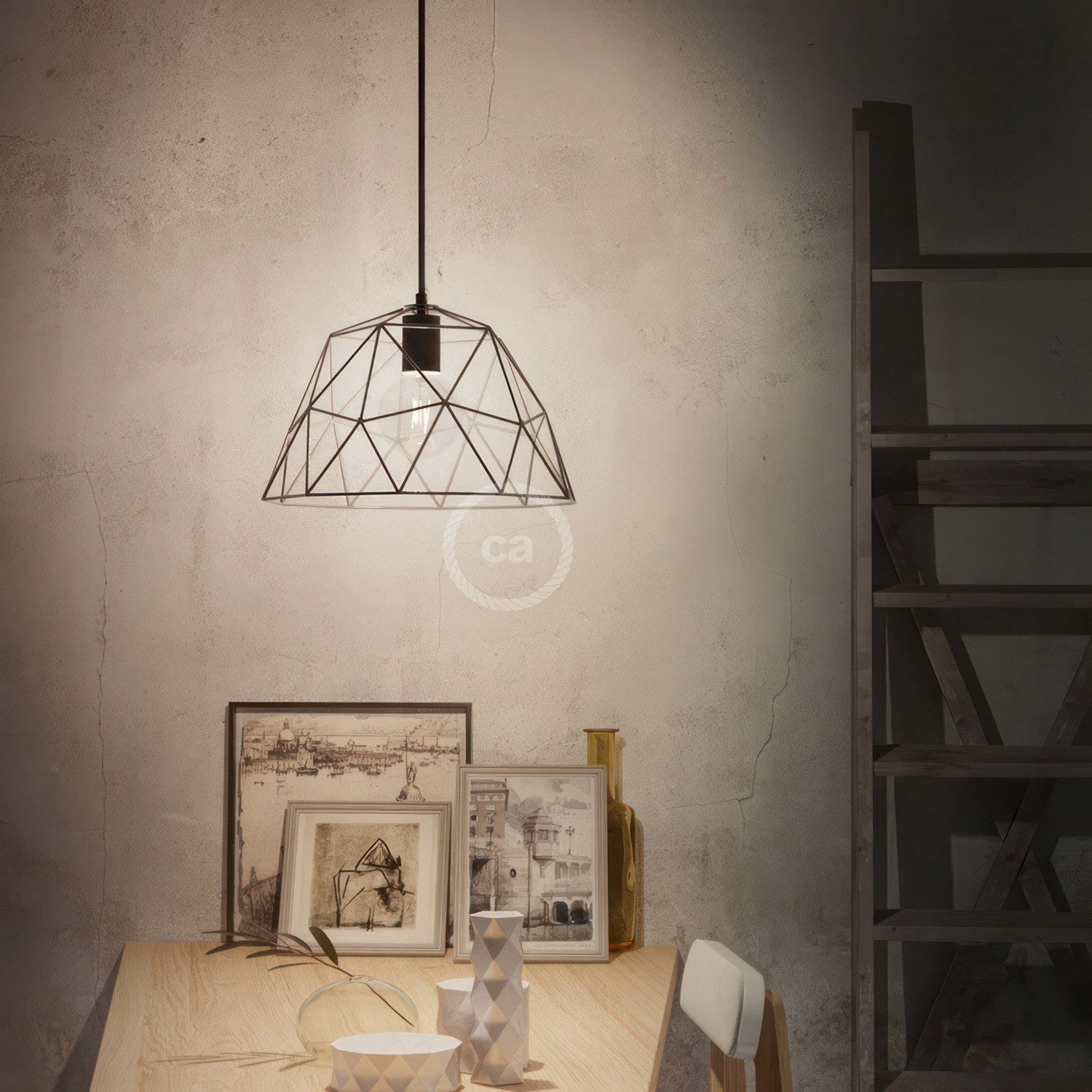Lámpara colgante hecha en Italia con cable textil, pantalla Dome y detalles metálicos