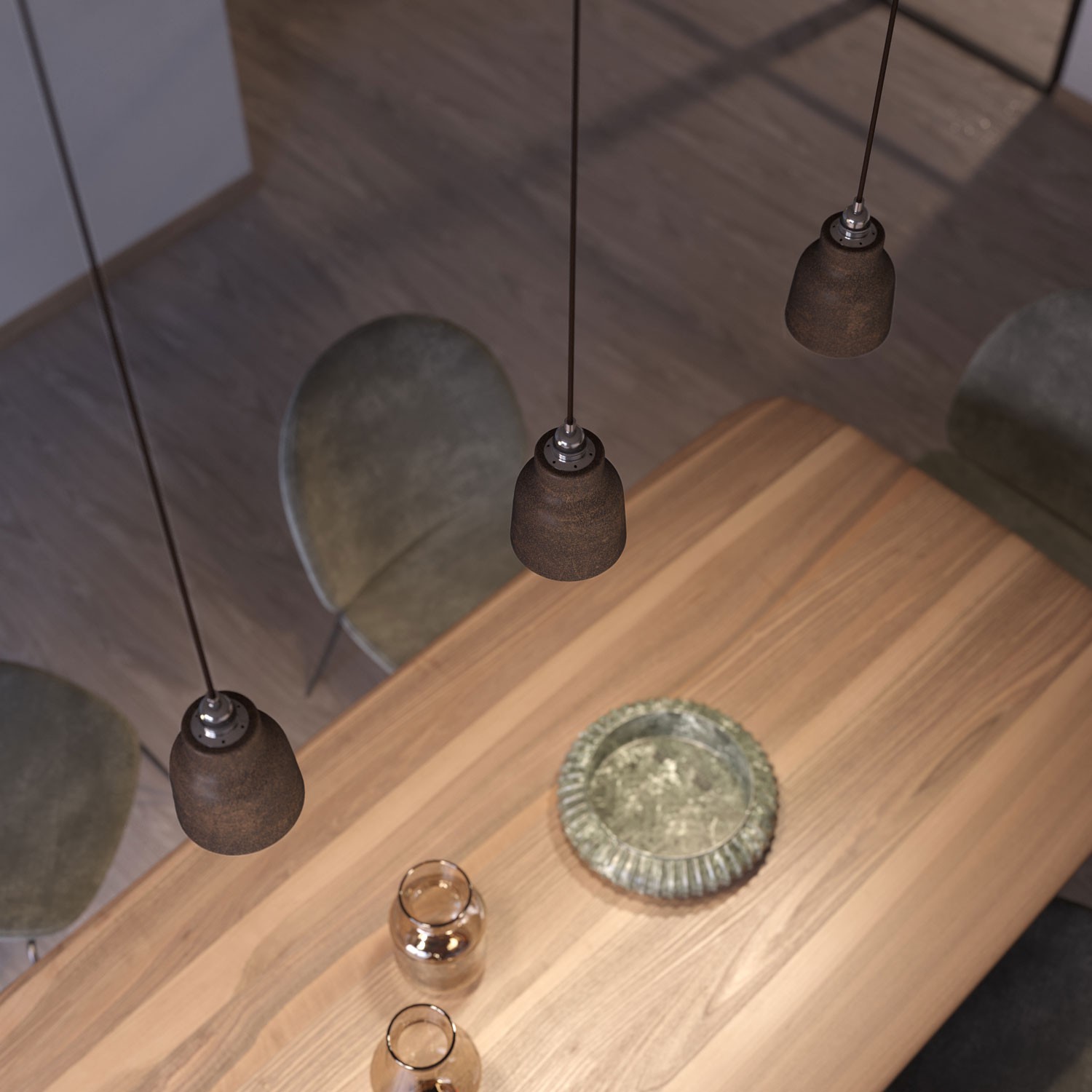 Lámpara colgante hecha en Italia con cable textil, pantalla Vaso de cerámica y acabados metálicos