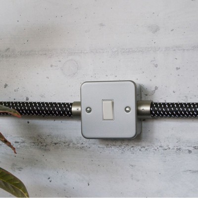 Caja de pared de metal con interruptor simple para Creative-Tube