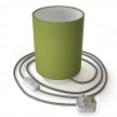 Posaluce de metal con pantalla de cilindro Verde Oliva, con cable textil, interruptor y enchufe inglesa