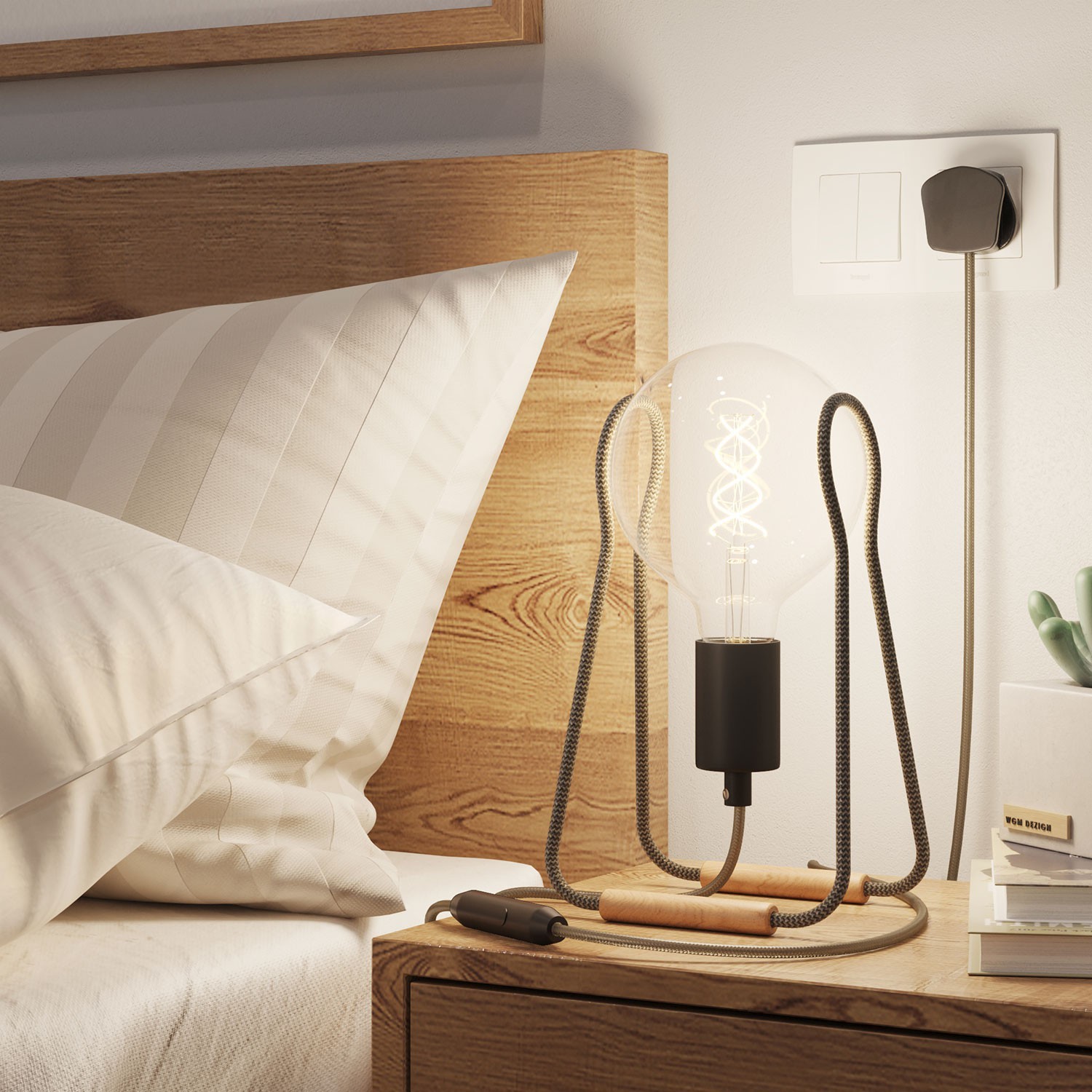 Taché Metal, table lamp complete with a fabric cable, switch and UK plug