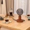 Posaluce - Lámpara de mesa de cuero con clavija de 2 polos