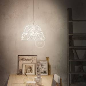 Lámpara colgante hecha en Italia con cable textil, bombilla, pantalla Dome y detalles metálicos