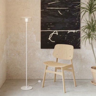 MAG-Y floor lamp with roundmetal base and transparent Ghost bulb