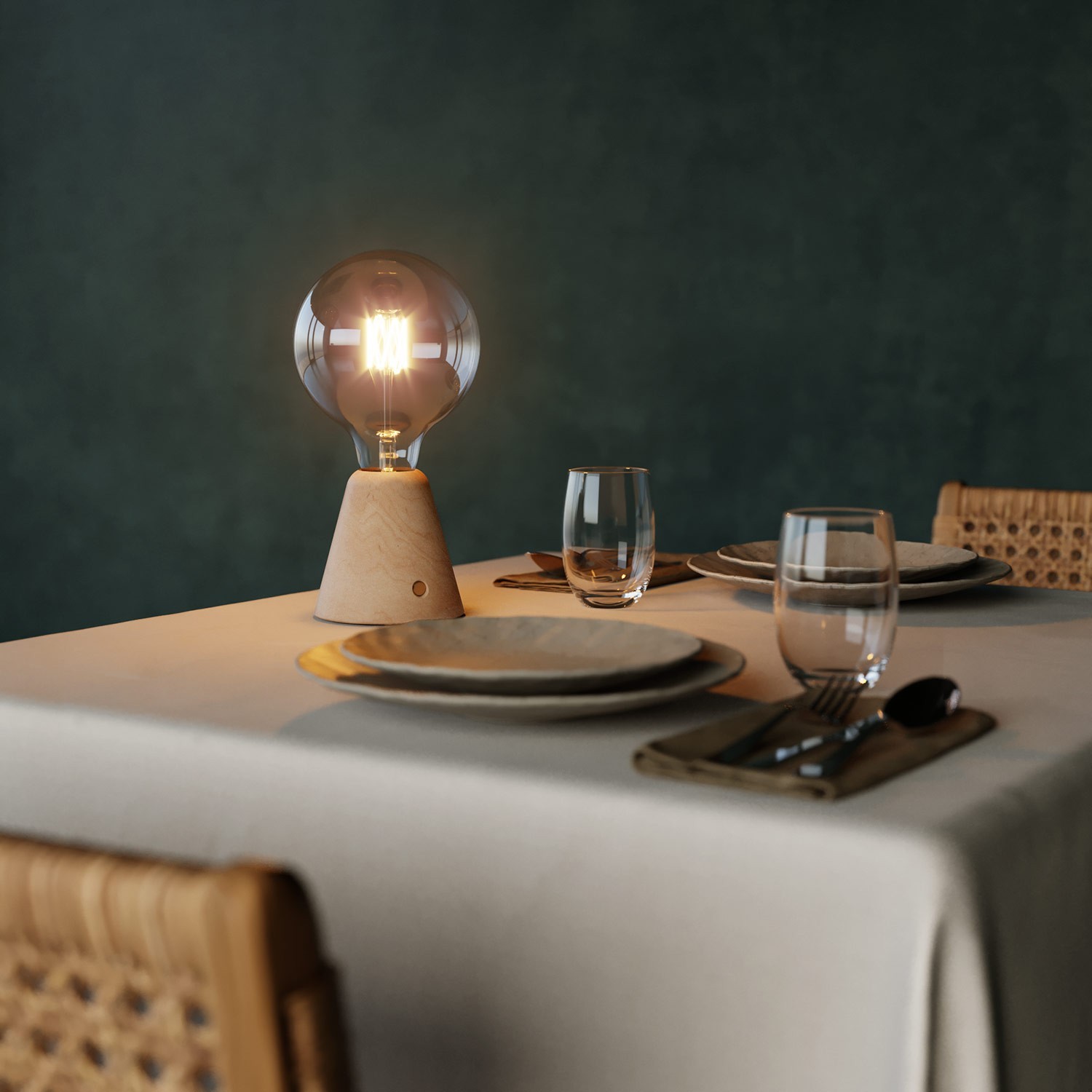 Portable and rechargeable Cabless01 LED lamp with G125 Globe light bulb