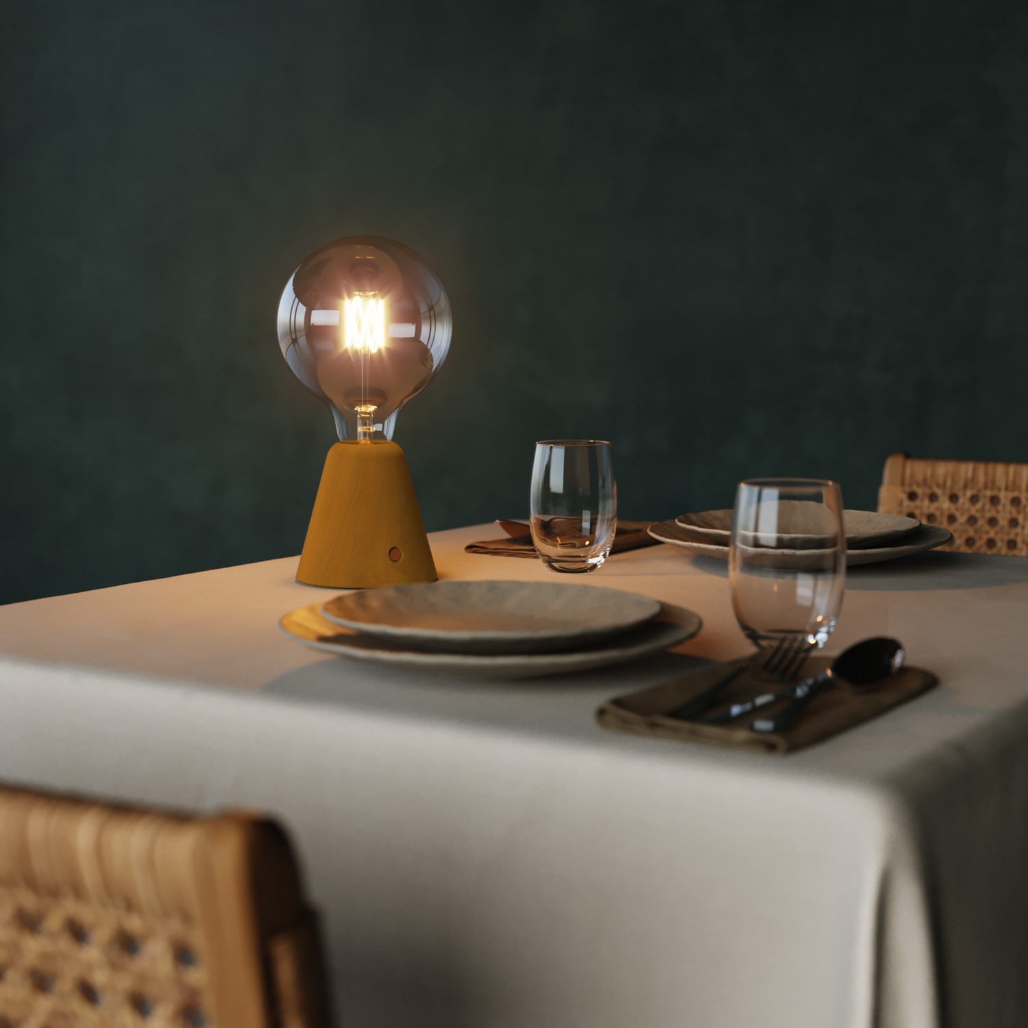 Portable and rechargeable Cabless01 lamp base
